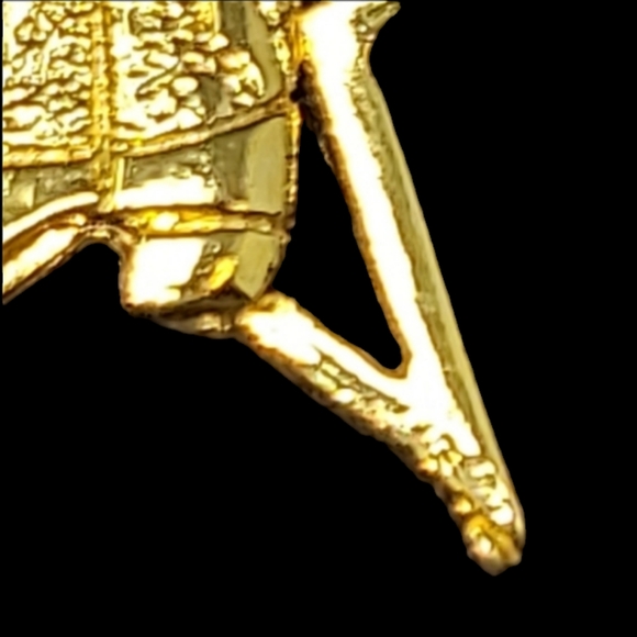 VINTAGE COLLECTIBLE PIN COWBOY BOOT ON TOP OF STAR DESIGN GOLD TONE - Picture 2 of 3